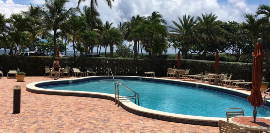 Condominio en Pompano Beach, Florida, 1 dormitorio № 1173154