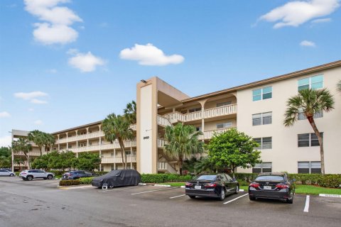 Condo in Coconut Creek, Florida, 2 bedrooms  № 2181717