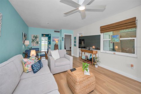 House in Dunedin, Florida 1 bedroom, 77.85 sq.m. № 2219683 - photo 11