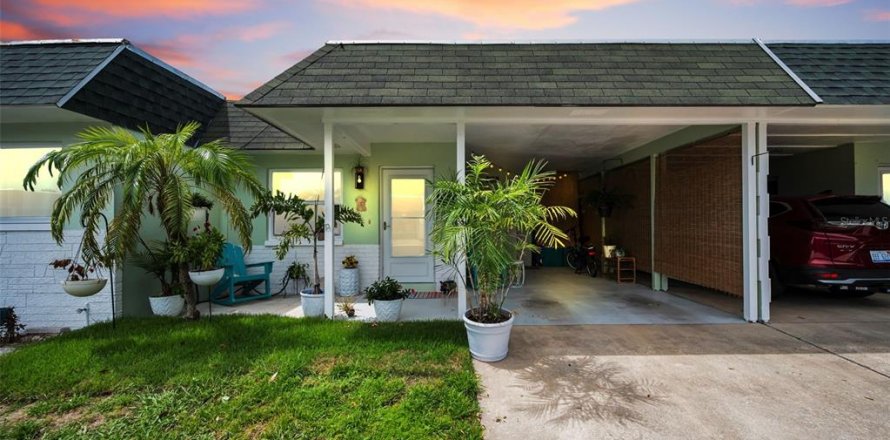 House in Dunedin, Florida 1 bedroom, 77.85 sq.m. № 2219683