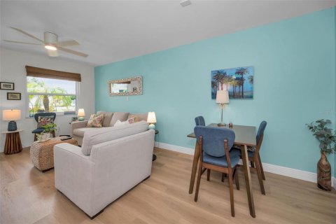 House in Dunedin, Florida 1 bedroom, 77.85 sq.m. № 2219683 - photo 14