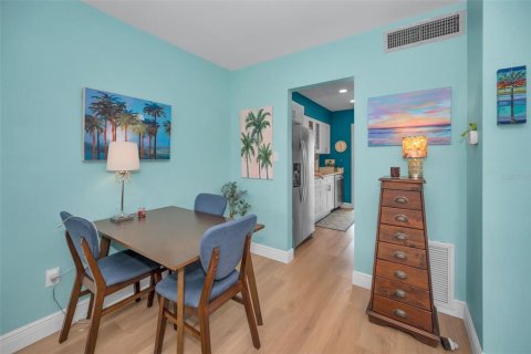 House in Dunedin, Florida 1 bedroom, 77.85 sq.m. № 2219683 - photo 13