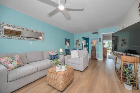 House in Dunedin, Florida 1 bedroom, 77.85 sq.m. № 2219683 - photo 12
