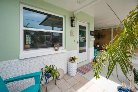 House in Dunedin, Florida 1 bedroom, 77.85 sq.m. № 2219683 - photo 8