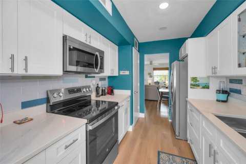 House in Dunedin, Florida 1 bedroom, 77.85 sq.m. № 2219683 - photo 18