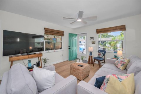 House in Dunedin, Florida 1 bedroom, 77.85 sq.m. № 2219683 - photo 10