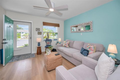 House in Dunedin, Florida 1 bedroom, 77.85 sq.m. № 2219683 - photo 9