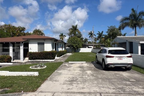 Commercial property in Hallandale Beach, Florida 132.11 sq.m. № 2058385 - photo 2