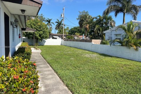 Commercial property in Hallandale Beach, Florida 132.11 sq.m. № 2058385