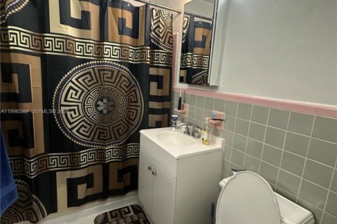 Commercial property in Hallandale Beach, Florida 132.11 sq.m. № 2058385 - photo 7