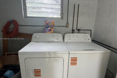 Commercial property in Hallandale Beach, Florida 132.11 sq.m. № 2058385 - photo 16