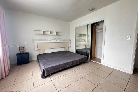 Commercial property in Hallandale Beach, Florida 132.11 sq.m. № 2058385 - photo 13