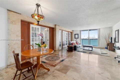Condominio en venta en North Miami Beach, Florida, 2 dormitorios, 109.44 m2 № 1842368 - foto 13