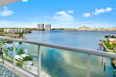 Condominio en venta en North Miami Beach, Florida, 2 dormitorios, 109.44 m2 № 1842368 - foto 1