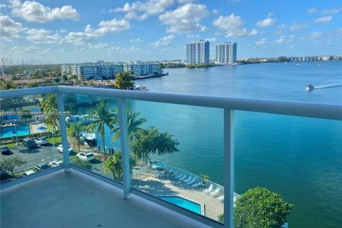 Condominio en venta en North Miami Beach, Florida, 2 dormitorios, 109.44 m2 № 1842368 - foto 3