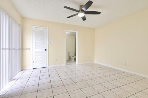 Townhouse in North Lauderdale, Florida 2 bedrooms, 142.14 sq.m. № 1754263 - photo 13