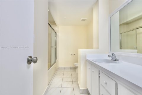 Townhouse in North Lauderdale, Florida 2 bedrooms, 142.14 sq.m. № 1754263 - photo 8