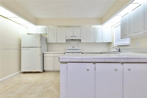 Townhouse in North Lauderdale, Florida 2 bedrooms, 142.14 sq.m. № 1754263 - photo 4