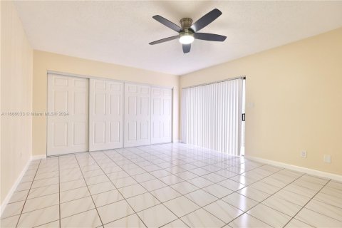 Townhouse in North Lauderdale, Florida 2 bedrooms, 142.14 sq.m. № 1754263 - photo 11