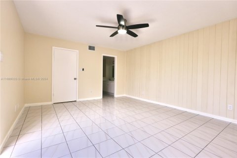 Townhouse in North Lauderdale, Florida 2 bedrooms, 142.14 sq.m. № 1754263 - photo 15