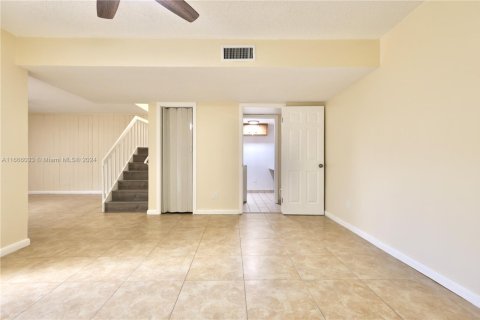 Townhouse in North Lauderdale, Florida 2 bedrooms, 142.14 sq.m. № 1754263 - photo 2