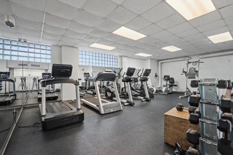 Condo in Miami, Florida, 1 bedroom  № 1982463 - photo 12