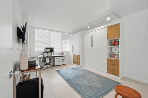 Condo in Miami, Florida, 1 bedroom  № 1982463 - photo 6