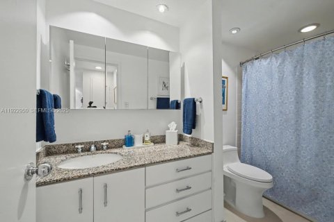 Condo in Miami, Florida, 1 bedroom  № 1982463 - photo 7