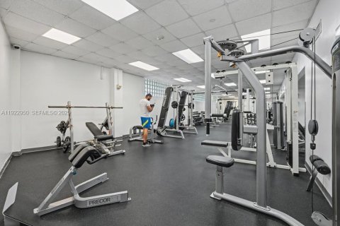 Condo in Miami, Florida, 1 bedroom  № 1982463 - photo 11