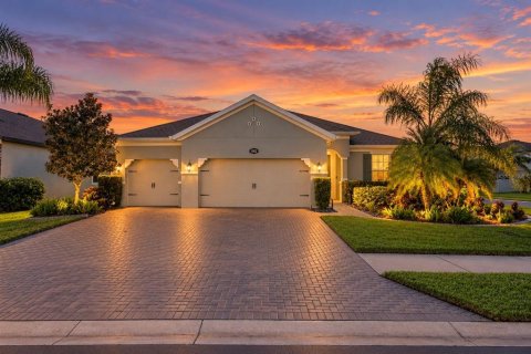 House in Lutz, Florida 4 bedrooms, 256.6 sq.m. № 2429299