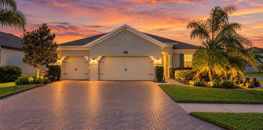 House in Lutz, Florida 4 bedrooms, 256.6 sq.m. № 2429299