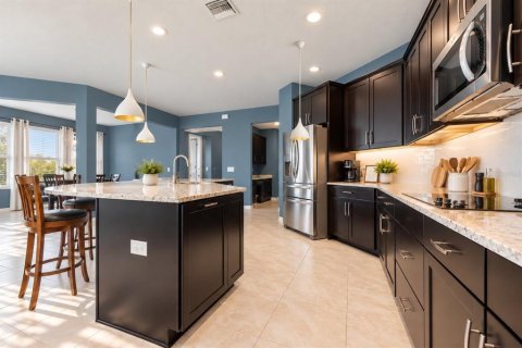 House in Lutz, Florida 4 bedrooms, 256.6 sq.m. № 2429299 - photo 8