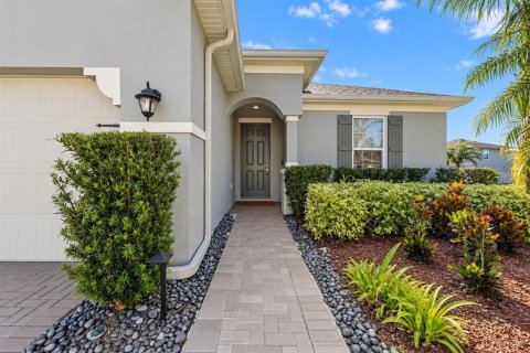 House in Lutz, Florida 4 bedrooms, 256.6 sq.m. № 2429299 - photo 5