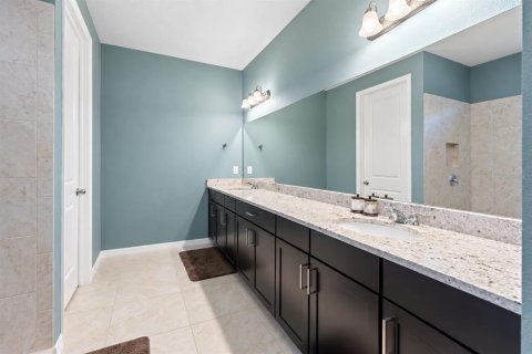House in Lutz, Florida 4 bedrooms, 256.6 sq.m. № 2429299 - photo 24