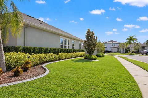 House in Lutz, Florida 4 bedrooms, 256.6 sq.m. № 2429299 - photo 3