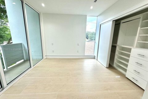 Adosado en venta en Miami, Florida, 3 dormitorios, 230.77 m2 № 1588880 - foto 15