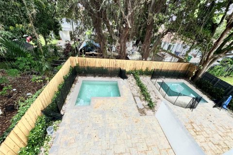Adosado en venta en Miami, Florida, 3 dormitorios, 230.77 m2 № 1588880 - foto 24