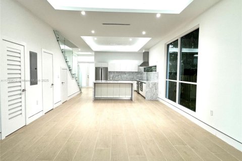 Adosado en venta en Miami, Florida, 3 dormitorios, 230.77 m2 № 1588880 - foto 5
