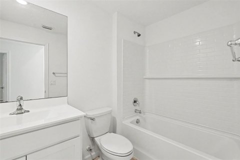 Villa ou maison à vendre à Palm Bay, Floride: 3 chambres, 134.8 m2 № 2393935 - photo 13