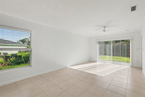 Villa ou maison à vendre à Palm Bay, Floride: 3 chambres, 134.8 m2 № 2393935 - photo 4