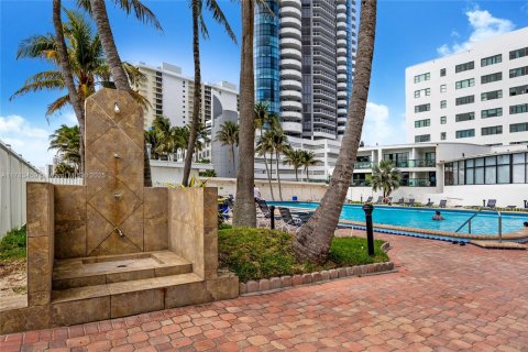Condominio en venta en Miami Beach, Florida, 37.16 m2 № 1864698 - foto 12