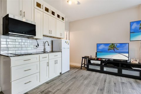 Condominio en venta en Miami Beach, Florida, 37.16 m2 № 1864698 - foto 1