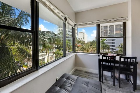 Condominio en venta en Miami Beach, Florida, 37.16 m2 № 1864698 - foto 2