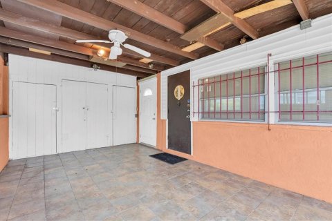 House in Saint Petersburg, Florida 2 bedrooms, 81.2 sq.m. № 1873698 - photo 18