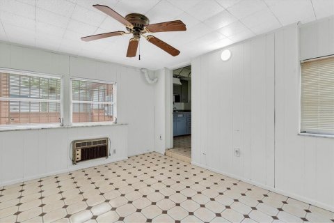 House in Saint Petersburg, Florida 2 bedrooms, 81.2 sq.m. № 1873698 - photo 12