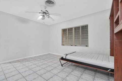 House in Saint Petersburg, Florida 2 bedrooms, 81.2 sq.m. № 1873698 - photo 5