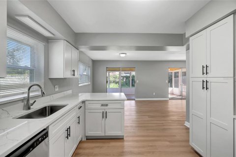 Villa ou maison à vendre à Winter Haven, Floride: 3 chambres, 144.56 m2 № 2415054 - photo 4