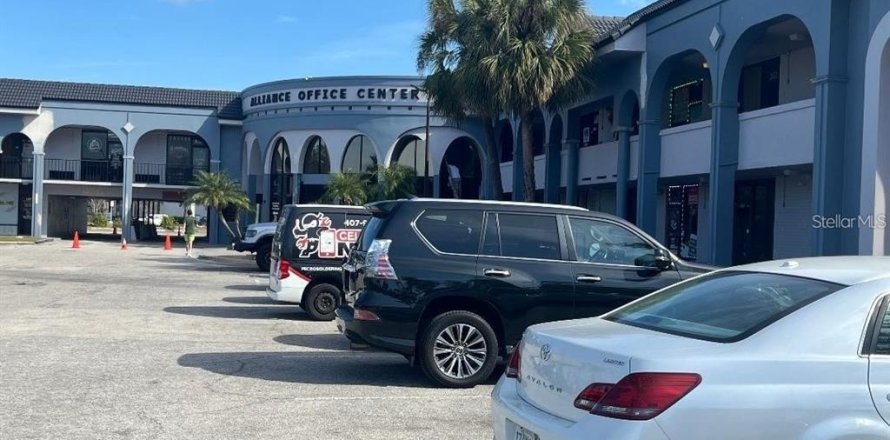Immobilier commercial à Orlando, Floride 10 chambres, 339.84 m2 № 2329572