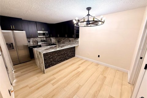 Townhouse in Palm Harbor, Florida 2 bedrooms, 124.86 sq.m. № 2381192 - photo 19