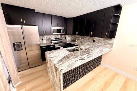 Townhouse in Palm Harbor, Florida 2 bedrooms, 124.86 sq.m. № 2381192 - photo 12
